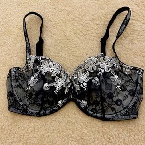 NWOT Victoria’s Secret push-up w/o padding 34DD